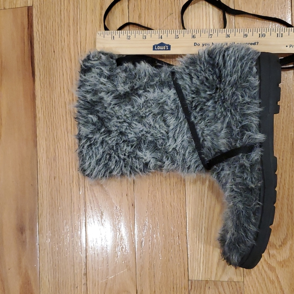Fuzzy boots - Picture 10 of 11